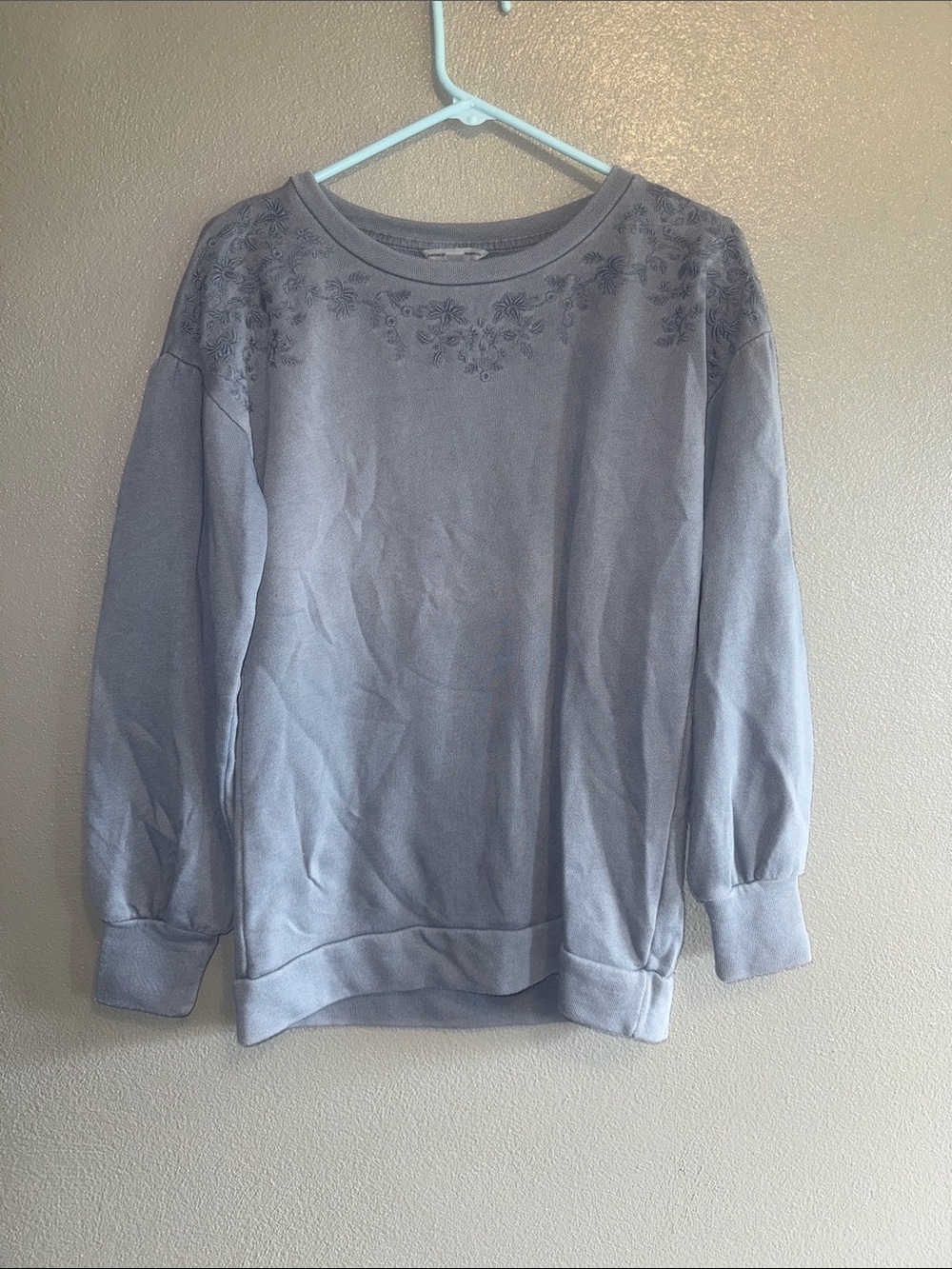 American Eagle Outfitters Light Gray Floral Yoke Sweatshirt